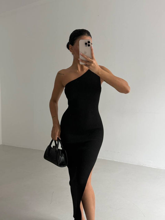 The Curve Theory Dress - Black